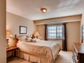 10906 Oregon Ave S in Bloomington, MN - Building Photo - Building Photo
