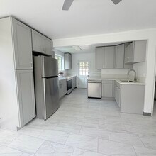 1739 Kamohoalii St in Honolulu, HI - Building Photo - Building Photo