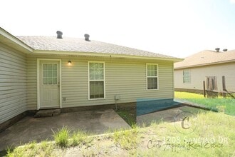 1208 Sandino Dr in Jonesboro, AR - Building Photo - Building Photo