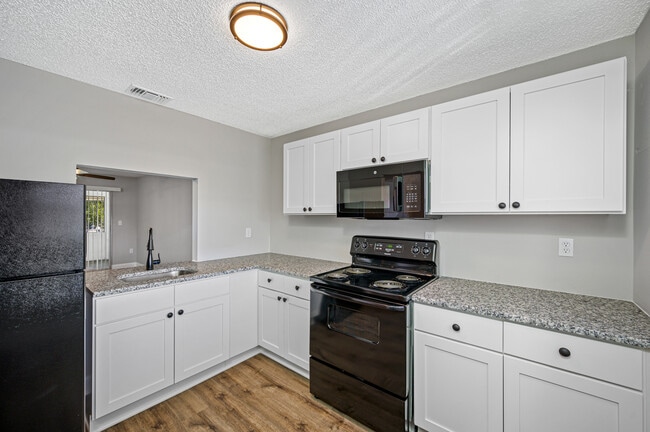 Armature Lake Apartments in Port Richey, FL - Building Photo - Building Photo