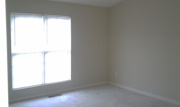 5616 Union Pointe Dr in Union City, GA - Building Photo - Building Photo