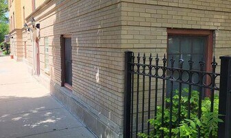 2704 W Ainslie St in Chicago, IL - Building Photo