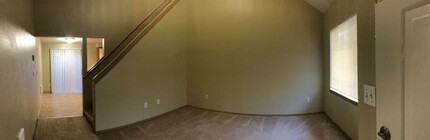 12069 SE Foster Rd in Portland, OR - Building Photo - Building Photo