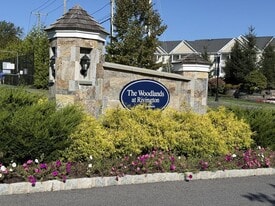 8 Brentwood Cir in Danbury, CT - Building Photo