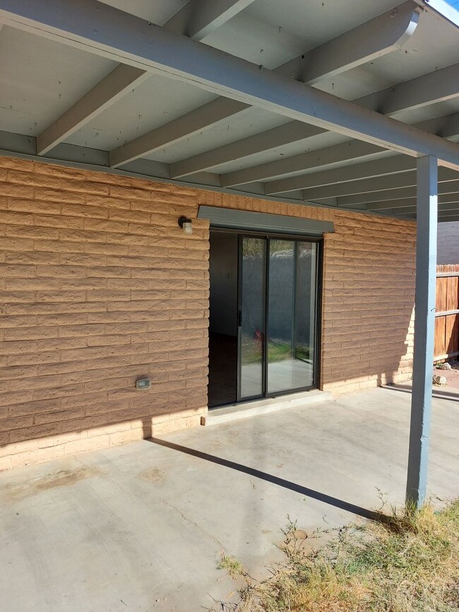 2202 John St in Las Cruces, NM - Building Photo - Building Photo