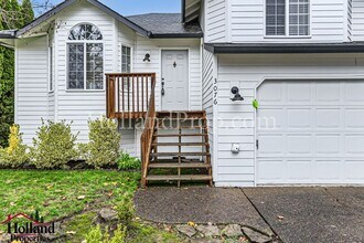 3076 NE Kaster Dr in Hillsboro, OR - Building Photo - Building Photo