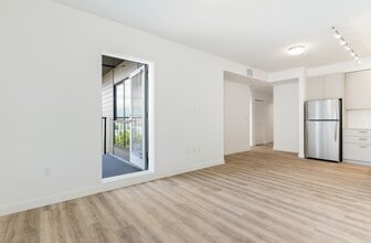 368 Lakewood Dr in Vancouver, BC - Building Photo - Building Photo