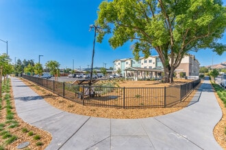 Morgan Hill Senior Housing - Specials in Morgan Hill, CA - Foto de edificio - Building Photo