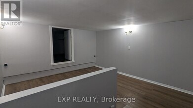 24 Hodgins Ave in Georgina, ON - Building Photo - Building Photo