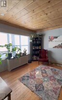 971.5 Main St E in Hamilton, ON - Building Photo