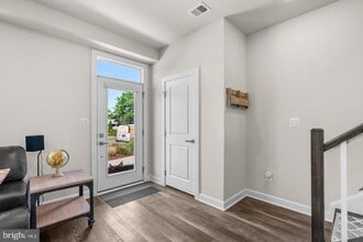 12998 Hattontown Square in Herndon, VA - Building Photo - Building Photo