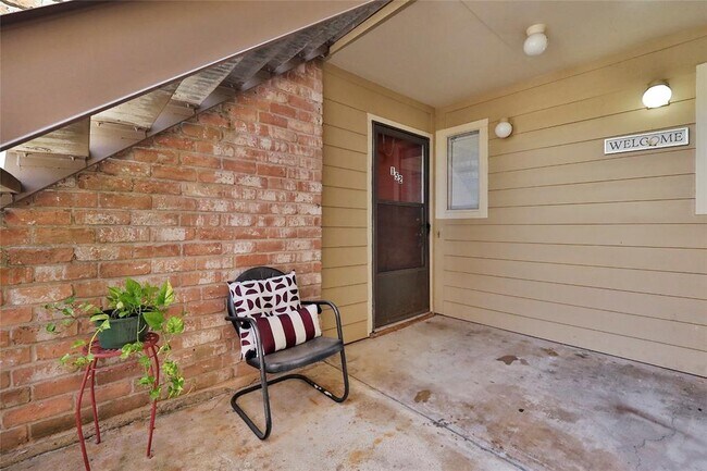 5005 Georgi Ln in Houston, TX - Foto de edificio - Building Photo