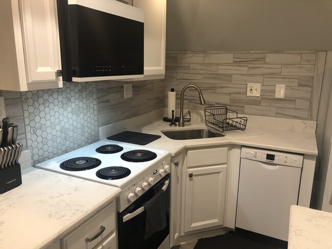 1004 Breedon Ct, Unit Carriage Apartment