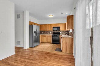 1084 Ellsworth Dr in Grayslake, IL - Building Photo - Building Photo