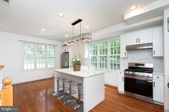 13039 Glen Mill Rd in Rockville, MD - Building Photo - Building Photo