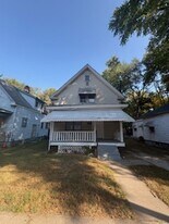 1031 E Behrends Ave in Peoria, IL - Building Photo