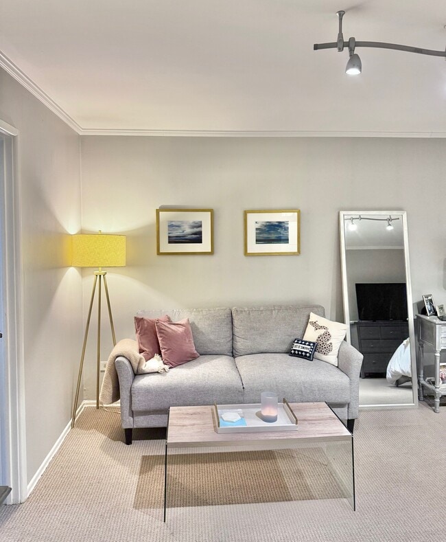 426 W Barry Ave, Unit 209 in Chicago, IL - Building Photo - Building Photo