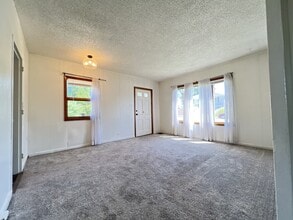 2027 Ogilby Rd in Dubuque, IA - Building Photo - Building Photo