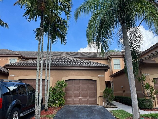 1537 Barcelona Way in Weston, FL - Building Photo - Building Photo