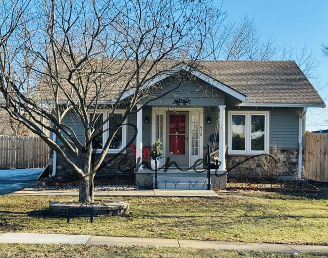 615 SE Douglas St in Lee's Summit, MO - Building Photo - Building Photo