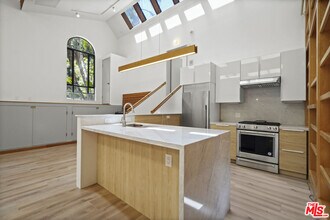 28828 Selfridge Dr in Malibu, CA - Building Photo - Building Photo