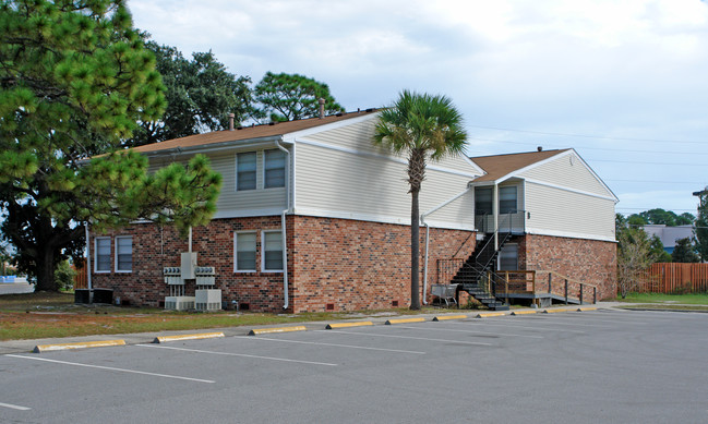 Edgewood Apartments in Panama City, FL - Foto de edificio - Building Photo