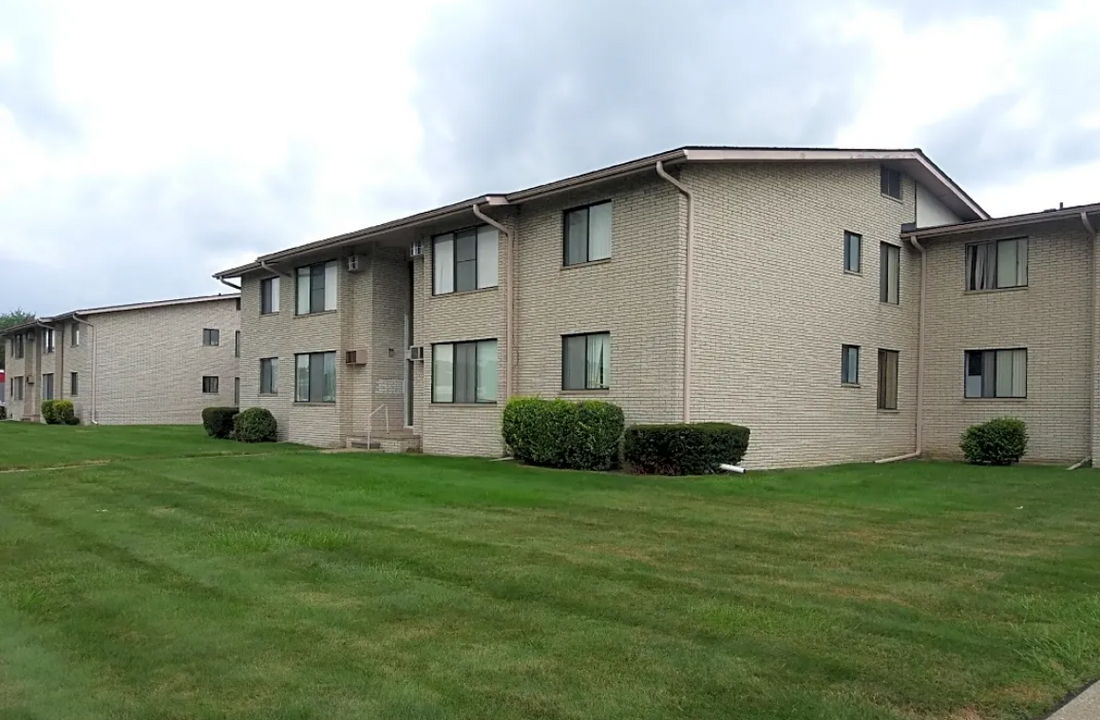 Mound Manor Apartments in Warren, MI - Foto de edificio