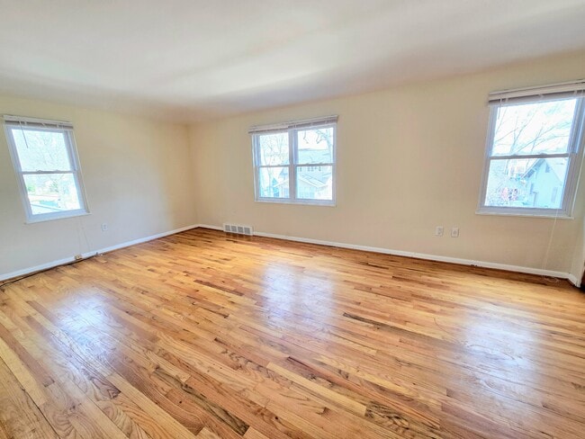 222 Buena Vista Ave in Ann Arbor, MI - Foto de edificio - Building Photo