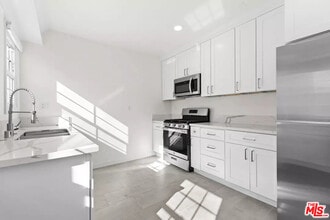 1235 S Tremaine Ave in Los Angeles, CA - Building Photo - Building Photo