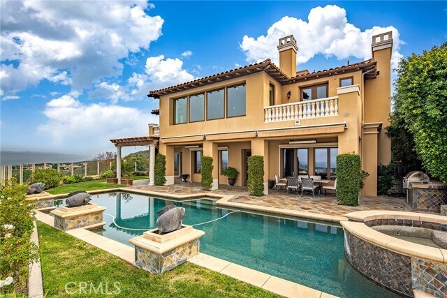 2 Via Rubino in Newport Beach, CA - Building Photo