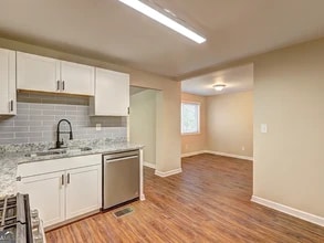 5164 Phillips Dr in Forest Park, GA - Building Photo - Building Photo
