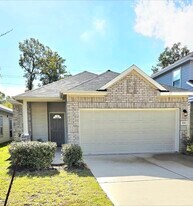 504 Emerald Thicket Ln in Huffman, TX - Building Photo