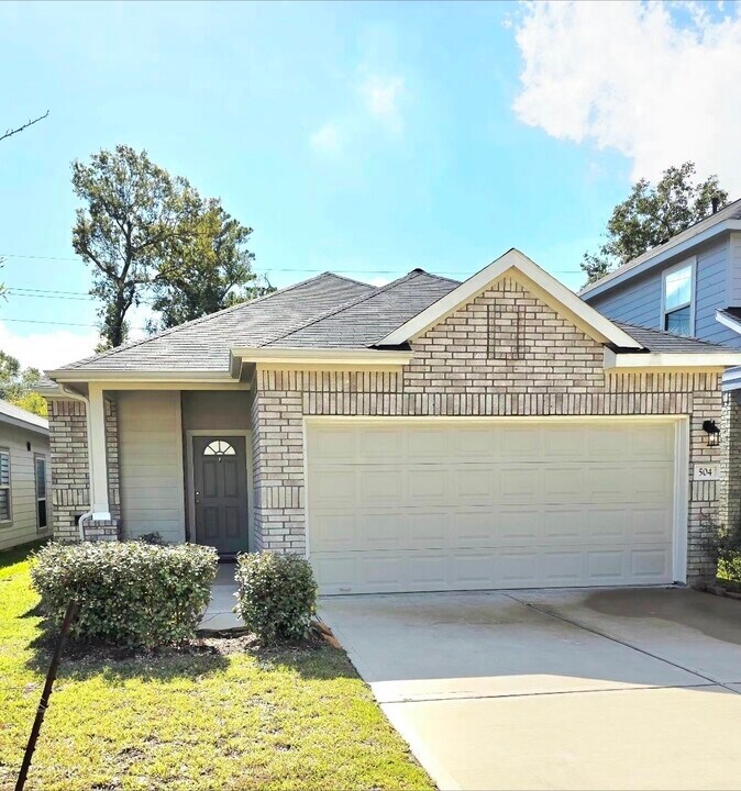 504 Emerald Thicket Ln in Huffman, TX - Building Photo