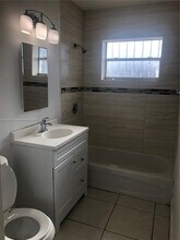 61 NW 44th St, Unit 61 in Miami, FL - Building Photo - Building Photo