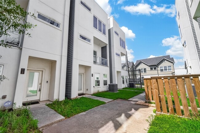 2114 Engelmohr St in Houston, TX - Building Photo - Building Photo