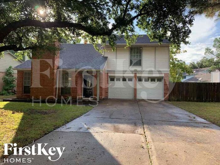 15310 Meadow Village Dr in Houston, TX - Building Photo