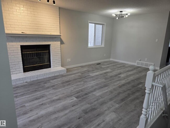 840-113A 113a St NW in Edmonton, AB - Building Photo - Building Photo