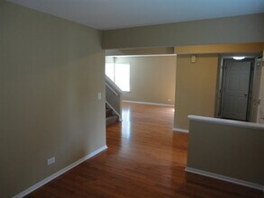 1209 N Camden Ln in South Elgin, IL - Foto de edificio - Building Photo