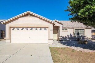 7574 W Denton Ln in Glendale, AZ - Building Photo
