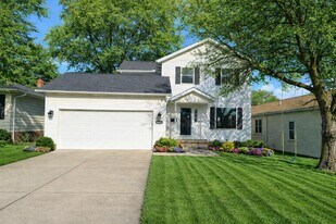 6645 Queens Park Ave in Mayfield Heights, OH - Building Photo