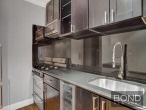 438 W 52nd St in New York, NY - Building Photo - Building Photo