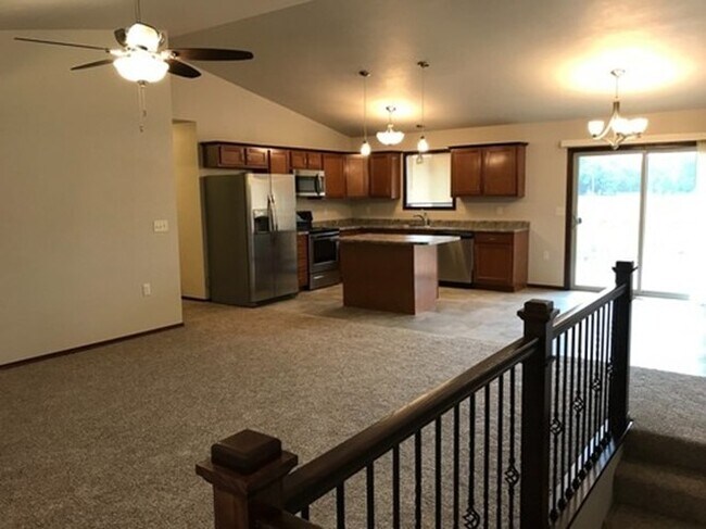 320 Vernon Dr, Unit 3 in Harrisburg, SD - Building Photo - Building Photo