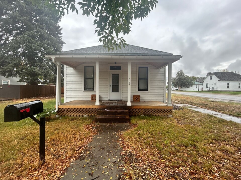 524 S 3rd St in Hamilton, MT - Building Photo
