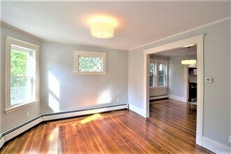 8 Thurston Rd in Watertown, MA - Building Photo - Building Photo