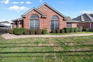 2311 Ragland Rd in Mansfield, TX - Building Photo