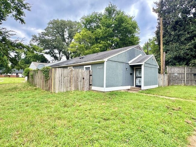 642 Safari Dr in Memphis, TN - Building Photo - Building Photo