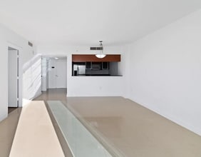 1800 N Bayshore Dr, Unit 2006 in Miami, FL - Building Photo - Building Photo