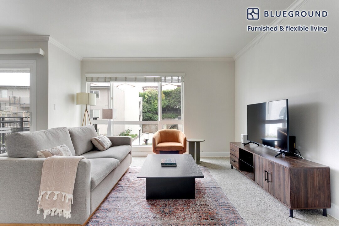 28130 Peacock Ridge Dr in Rancho Palos Verdes, CA - Building Photo