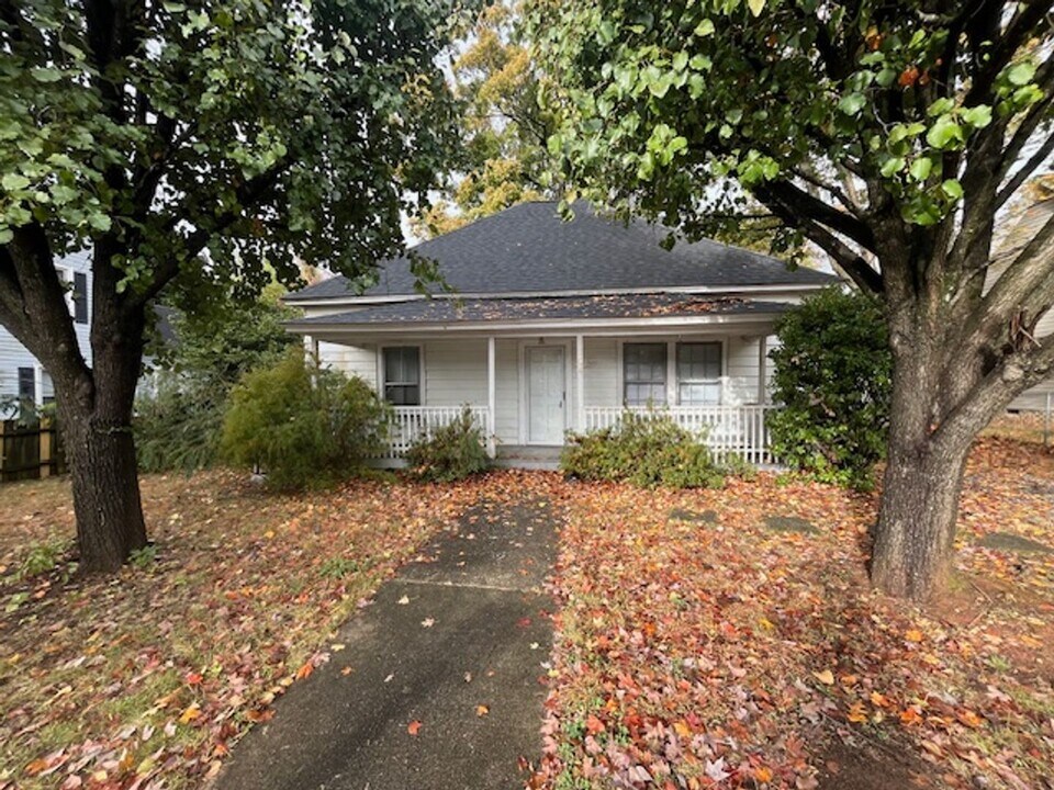 704 Watkins St in Greensboro, NC - Building Photo