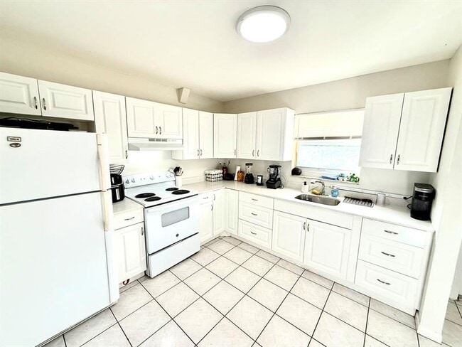 3880 Woodside Dr in Coral Springs, FL - Building Photo - Building Photo